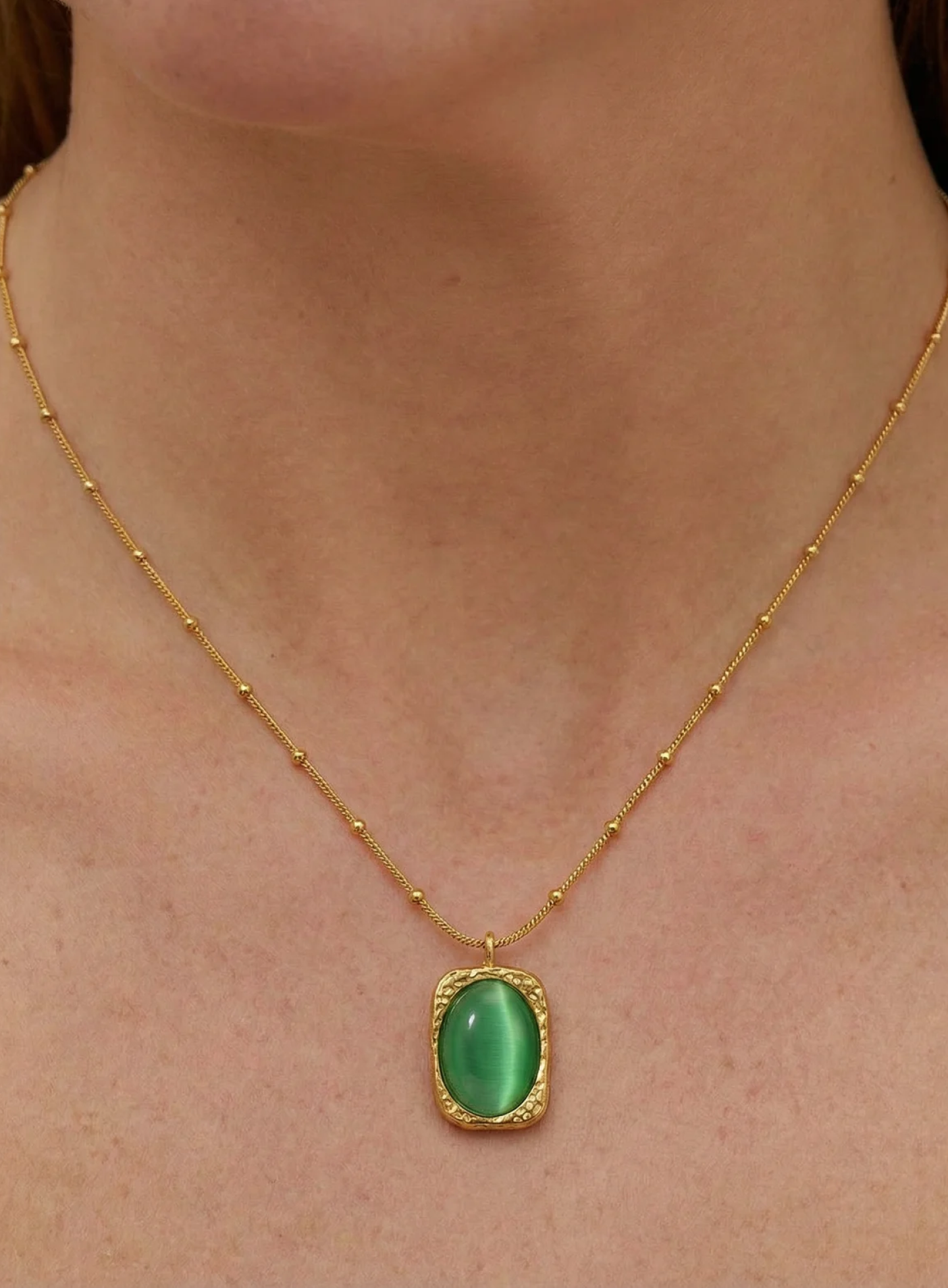 Green Cabochon Pendant Necklace