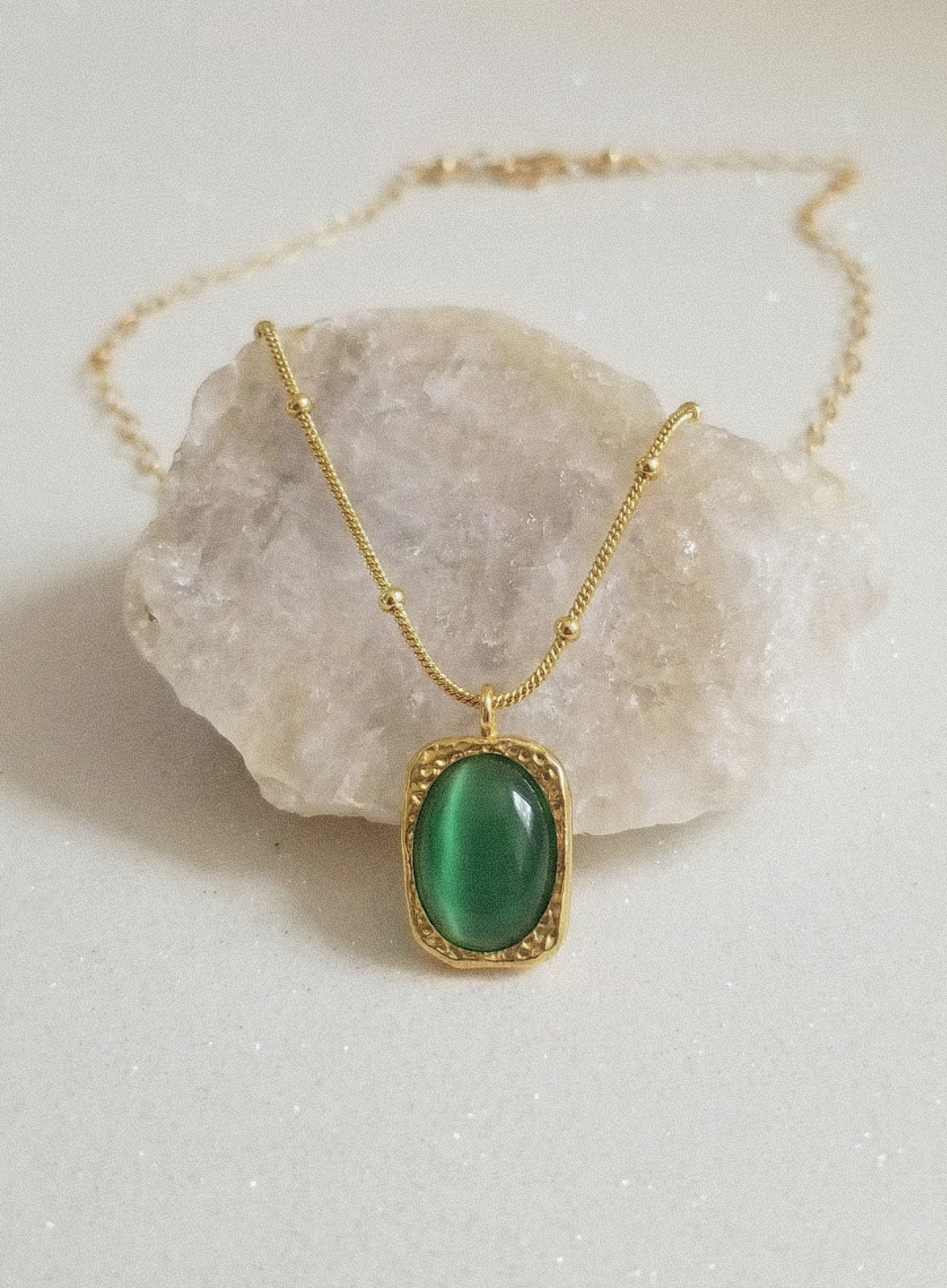 Green Cabochon Pendant Necklace