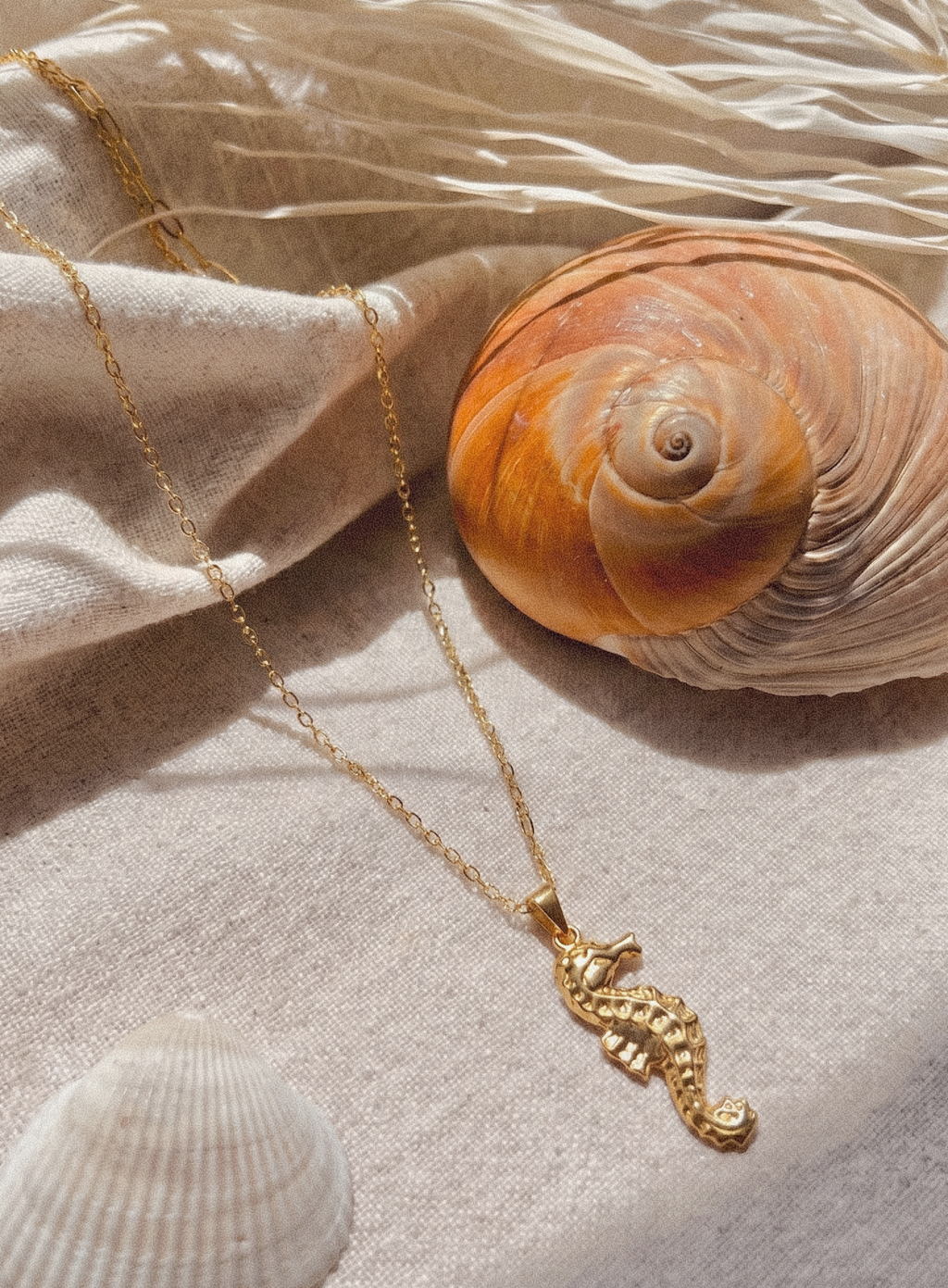Minimal Seahorse Pendant Necklace