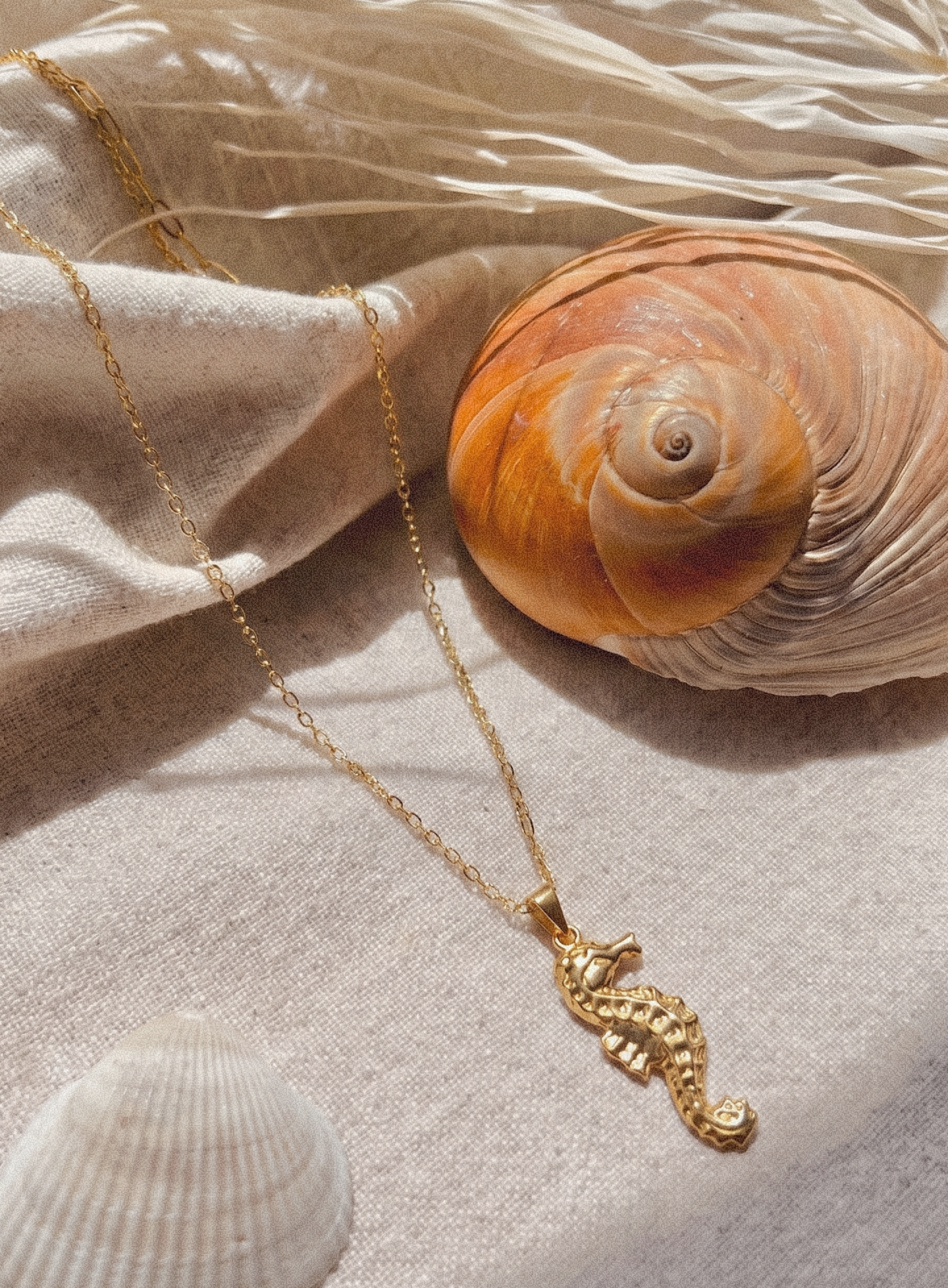 Minimal Seahorse Pendant Necklace