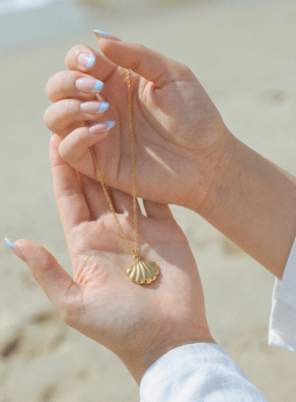 Minimal Shell Pendant Necklace