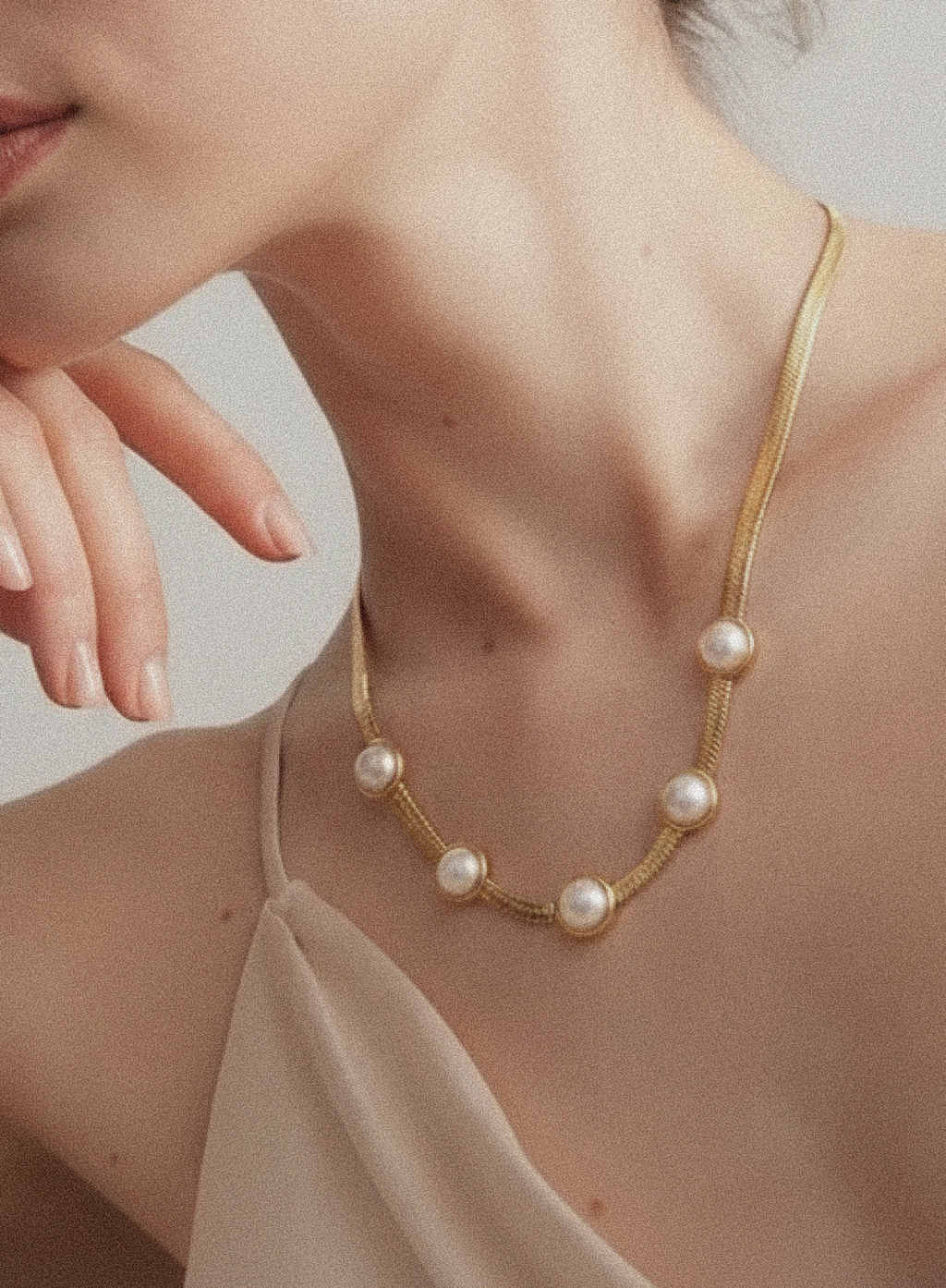 Minimal Pearl Station Necklace