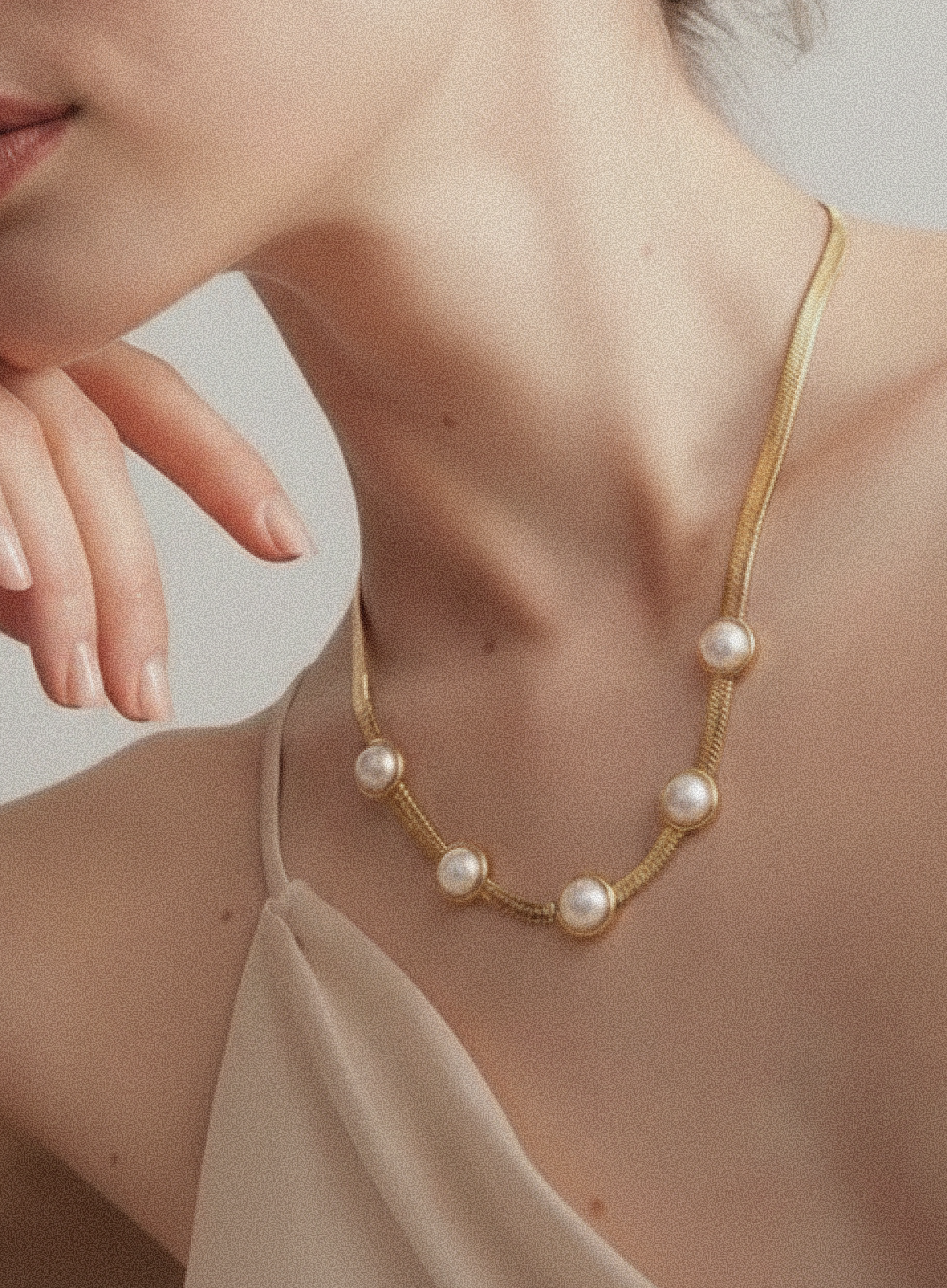 Minimal Pearl Station Necklace