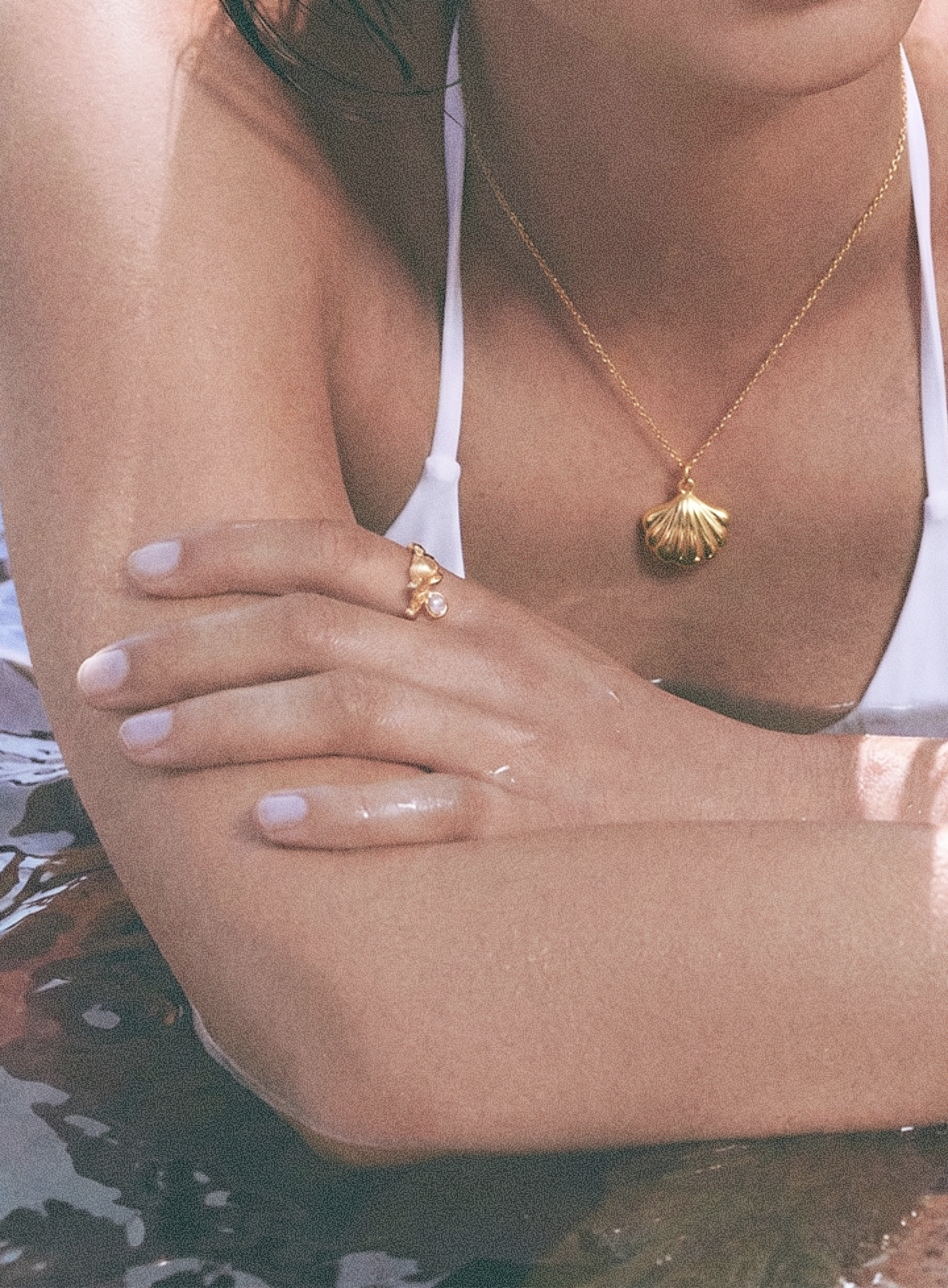 Minimal Shell Pendant Necklace