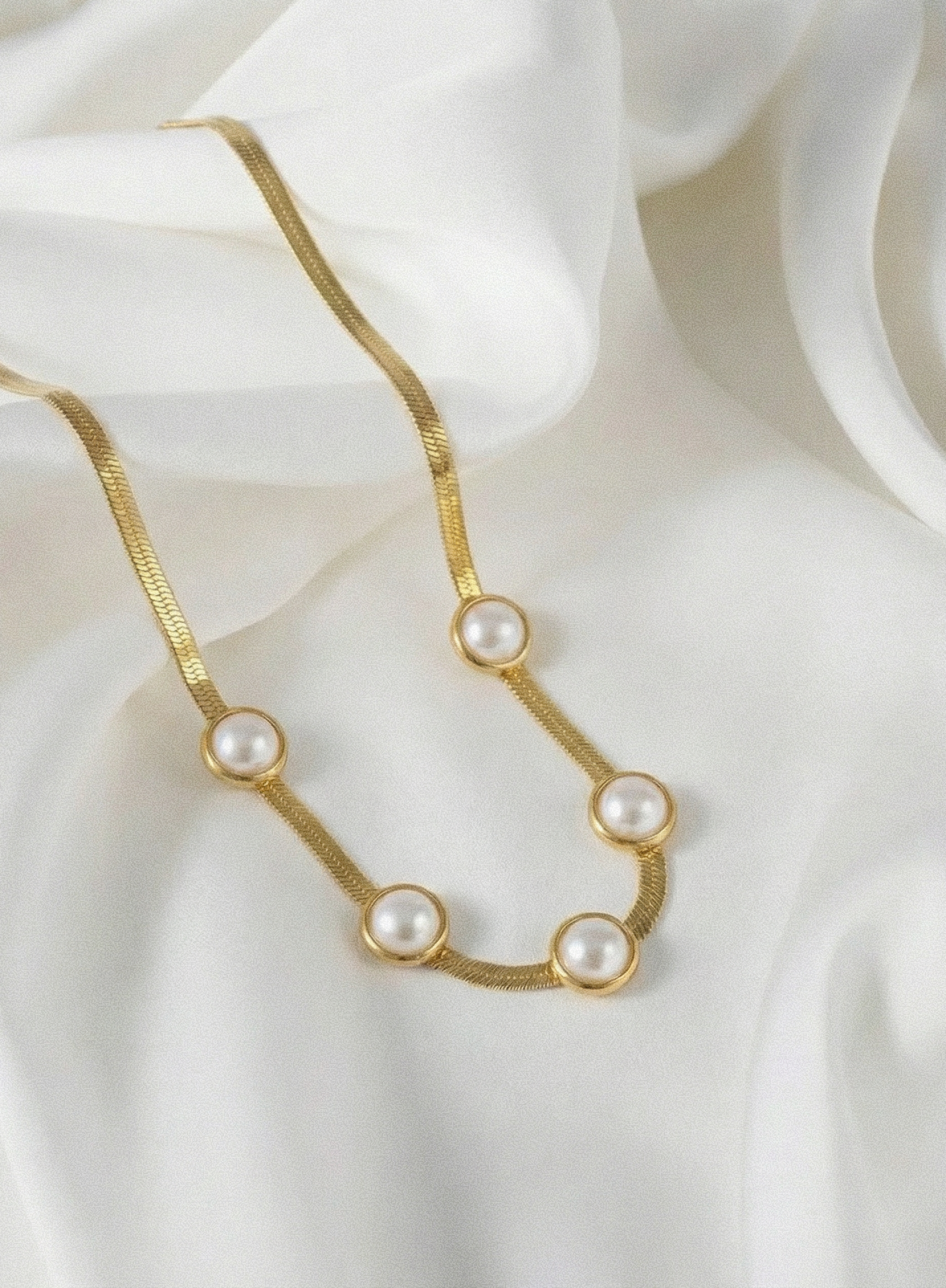 Minimal Pearl Station Necklace
