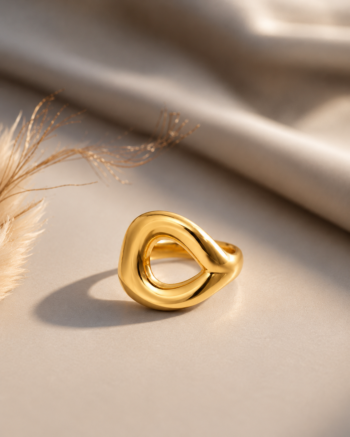Orea Fluid Loop Ring