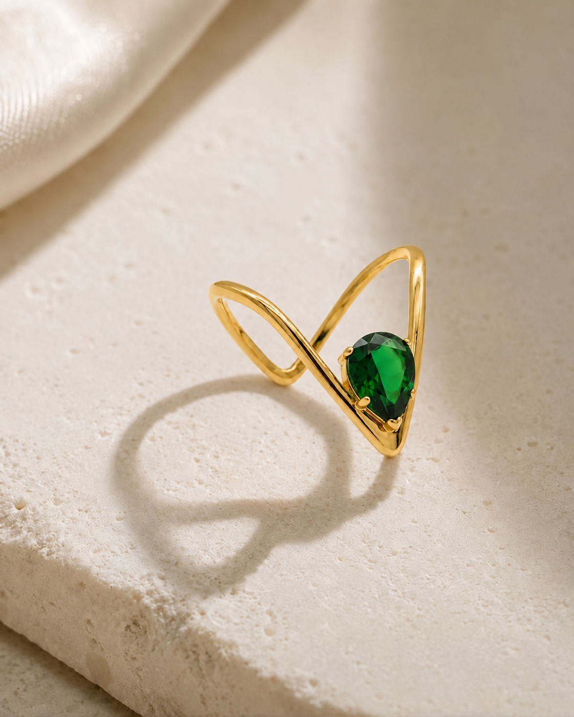 Verde V-Line Solitaire Ring