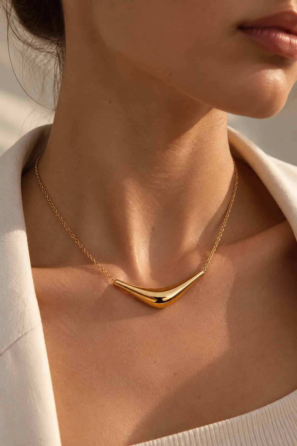 Classic Curved Bar Necklace