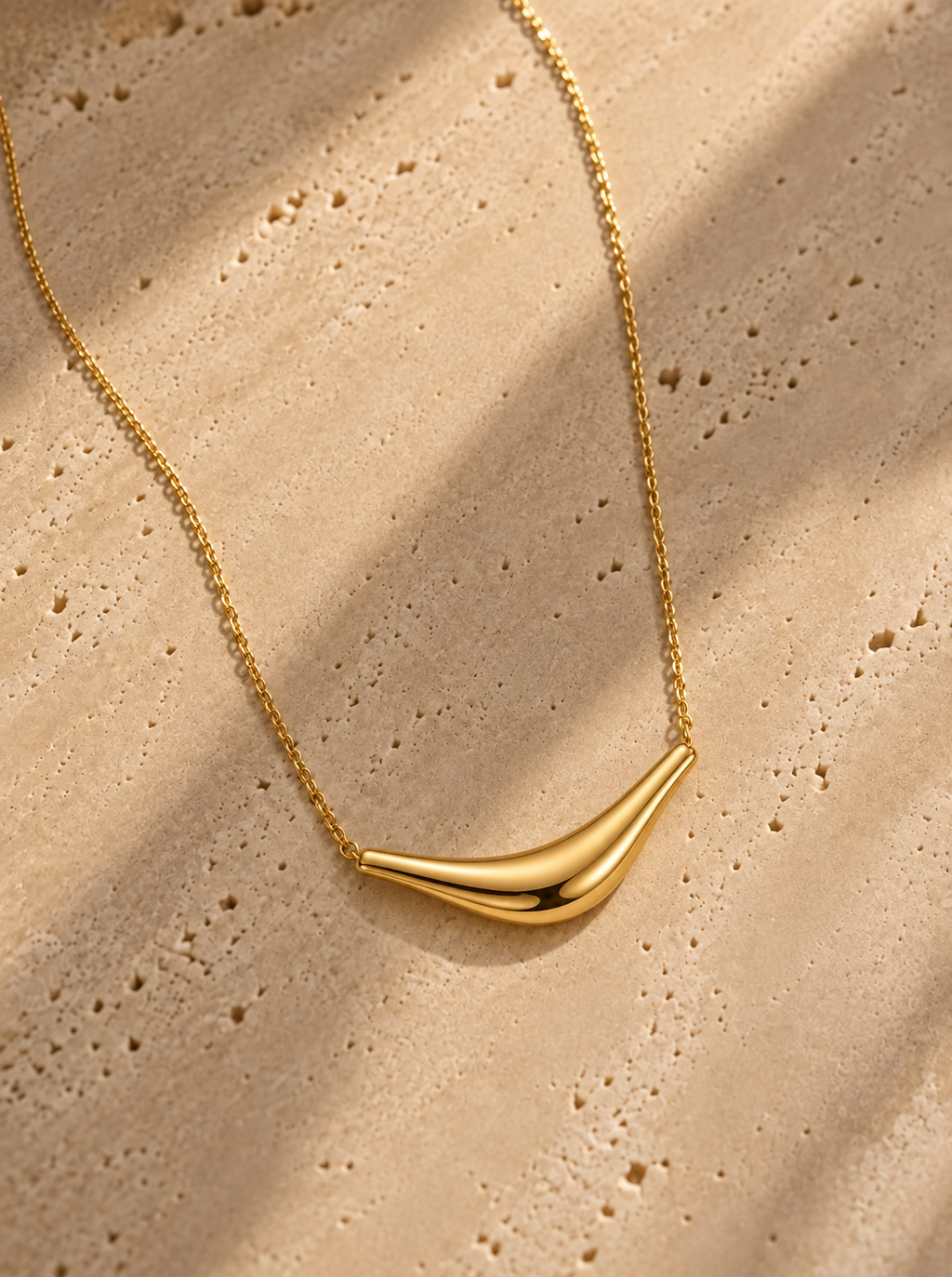 Classic Curved Bar Necklace