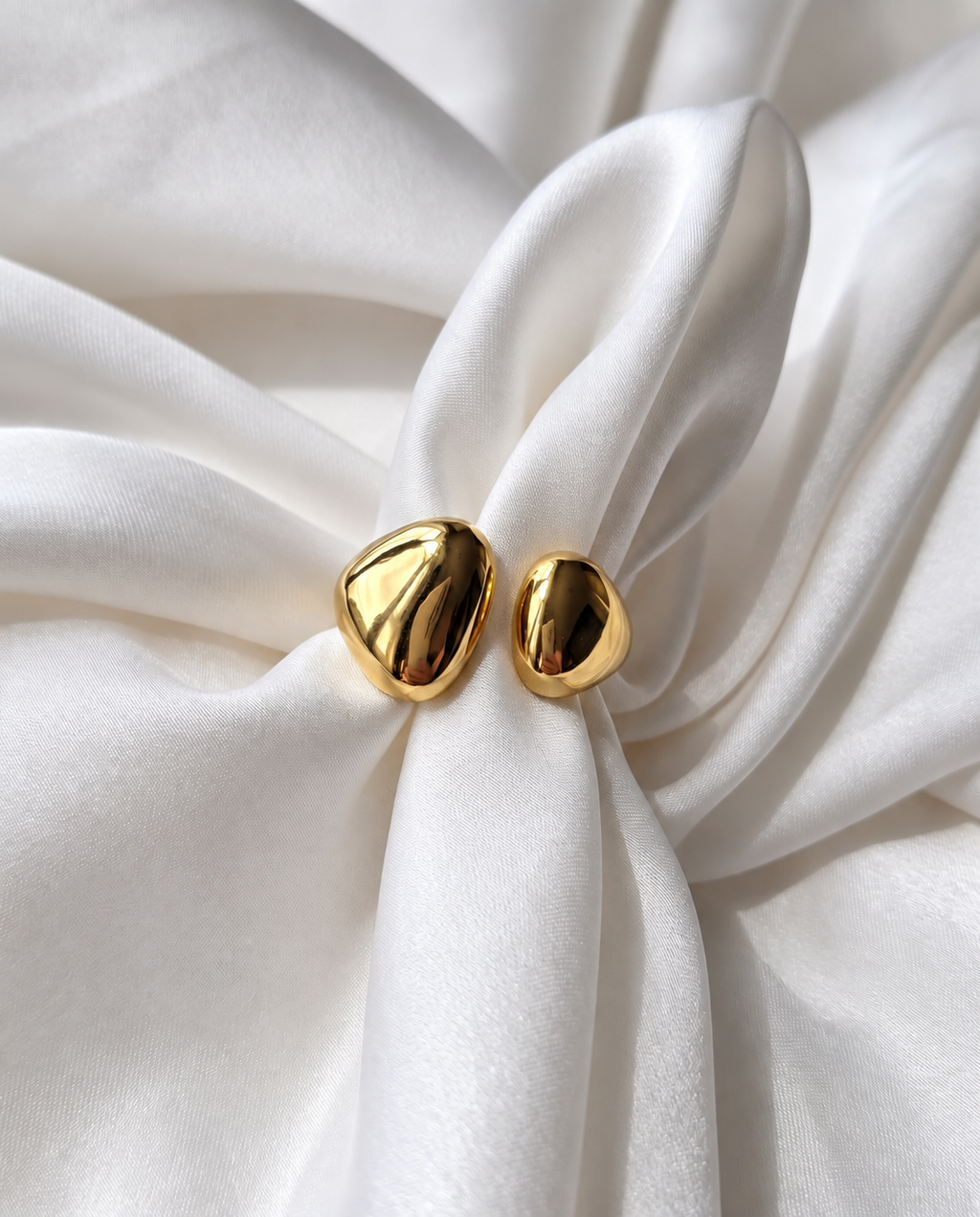 Modern Gold Pebble Ring