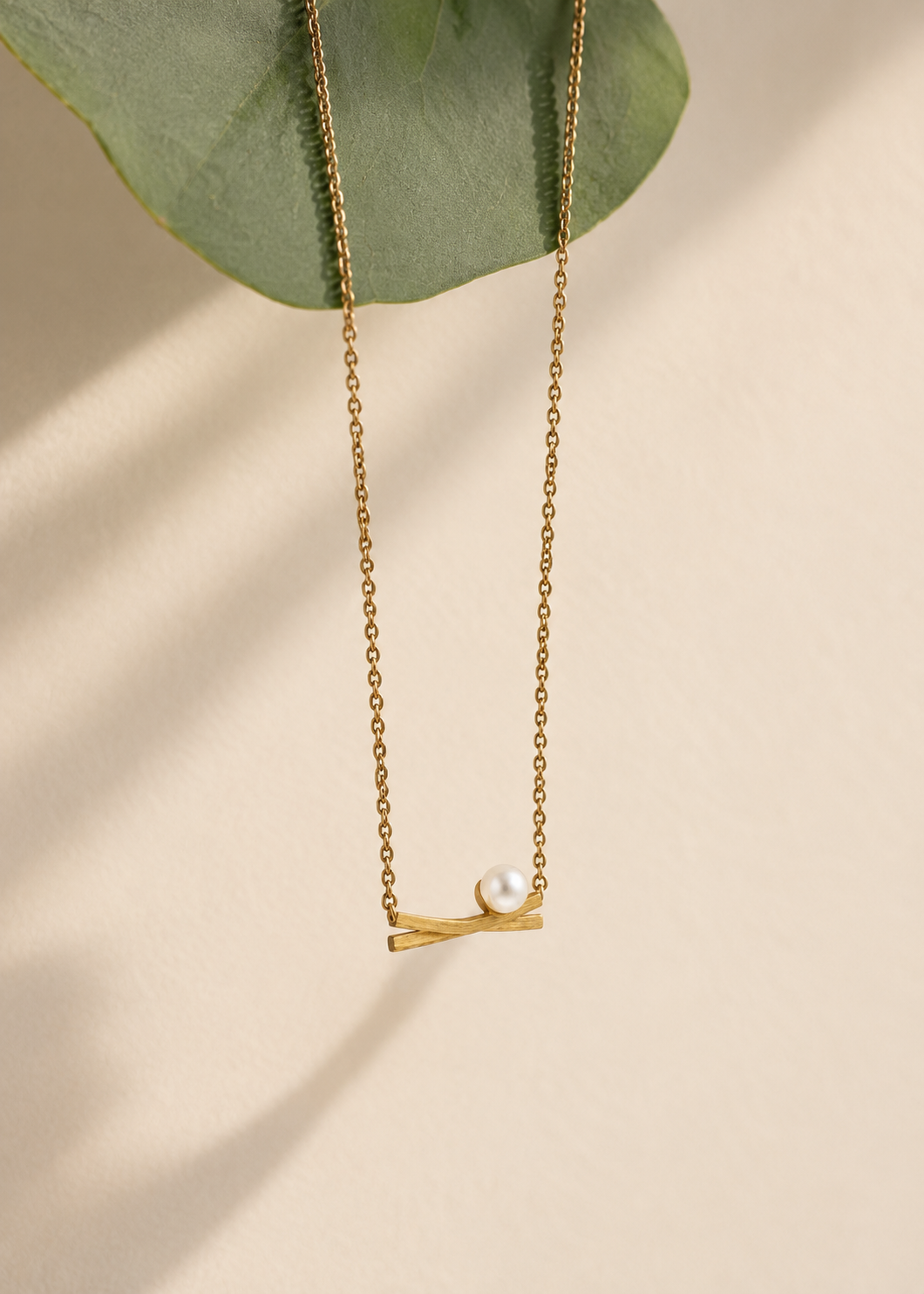 Solene Crossed Bar Single Pearl Necklace