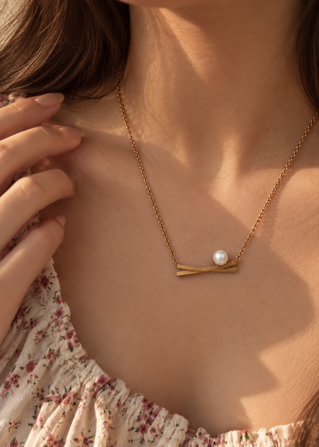 Solene Crossed Bar Single Pearl Necklace