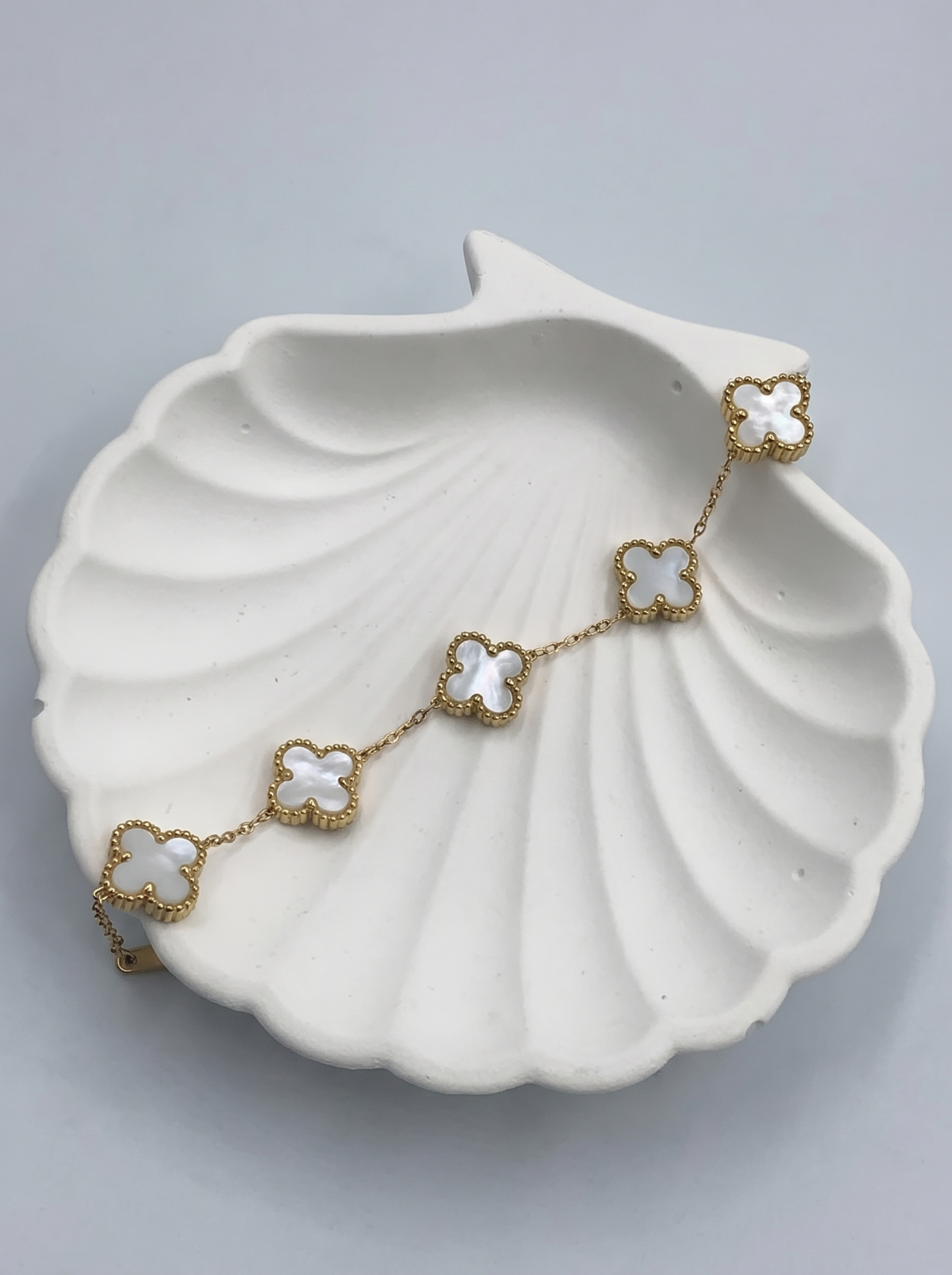 Minimal Clover Motif Gold Bracelet