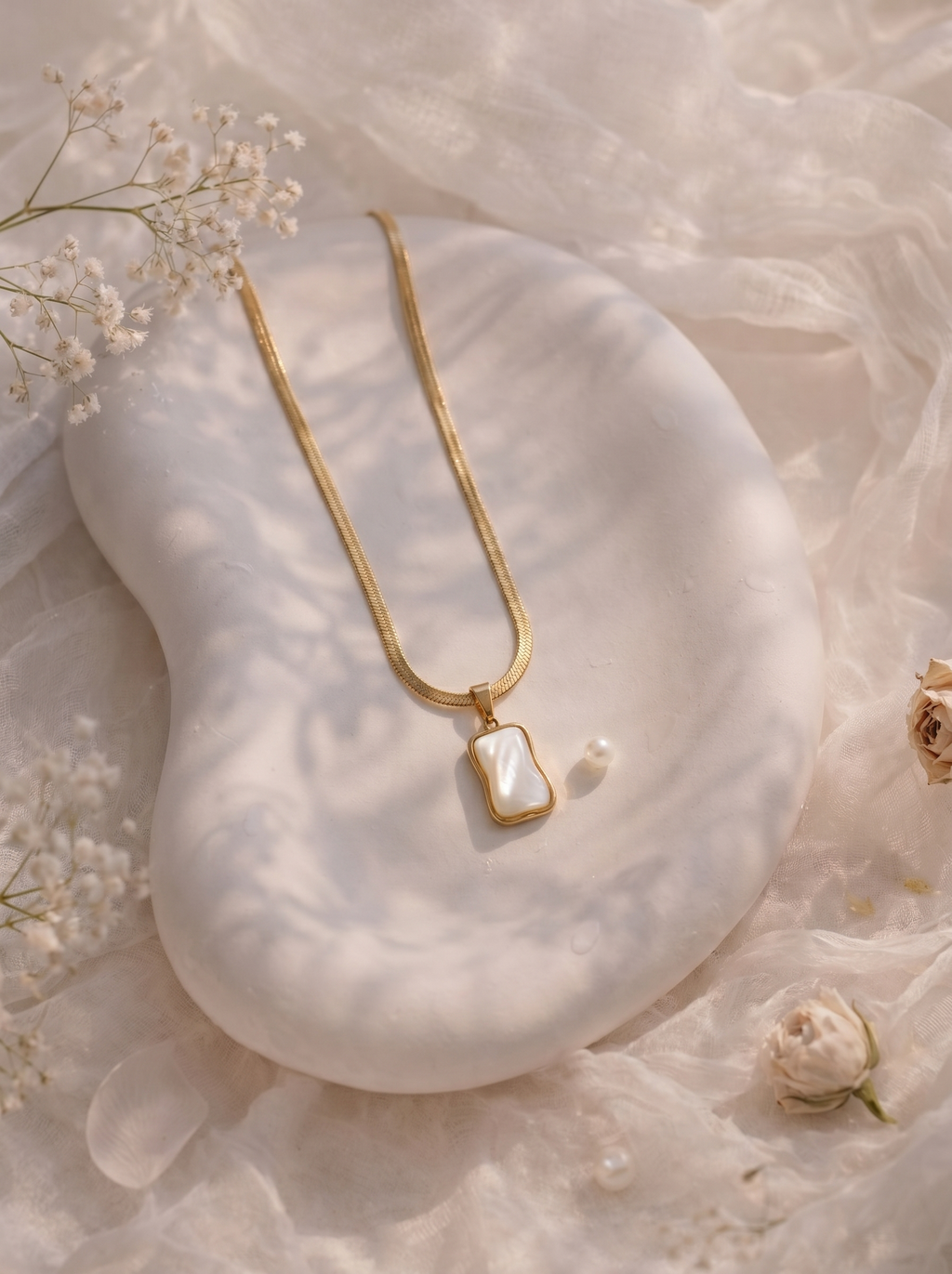 Lustre Pearl Bar Pendant Necklace