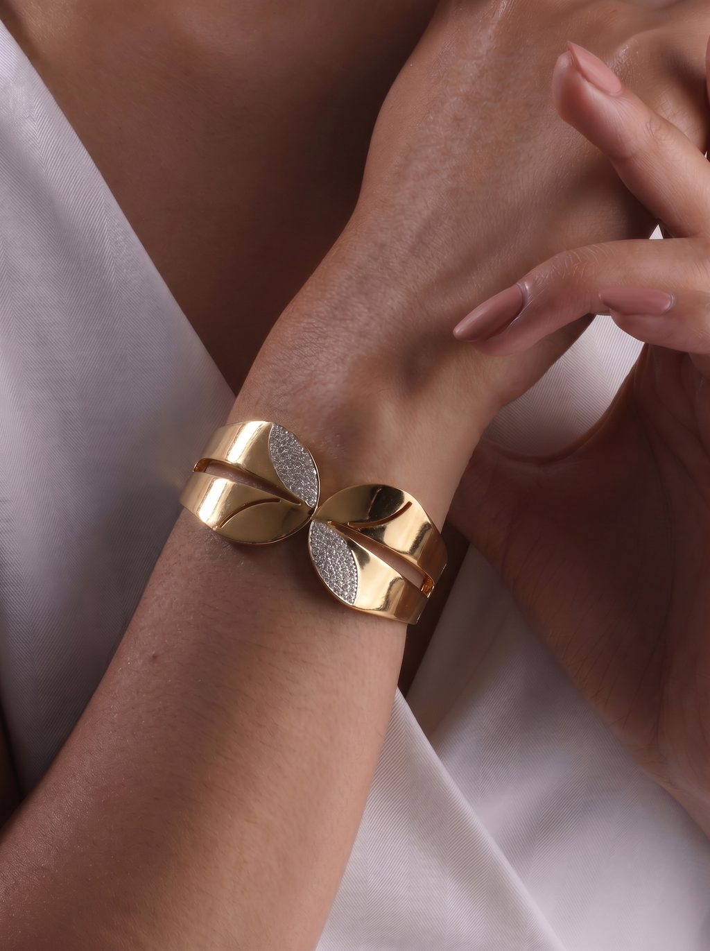 Leaf Motif Crystal Statement Bangle
