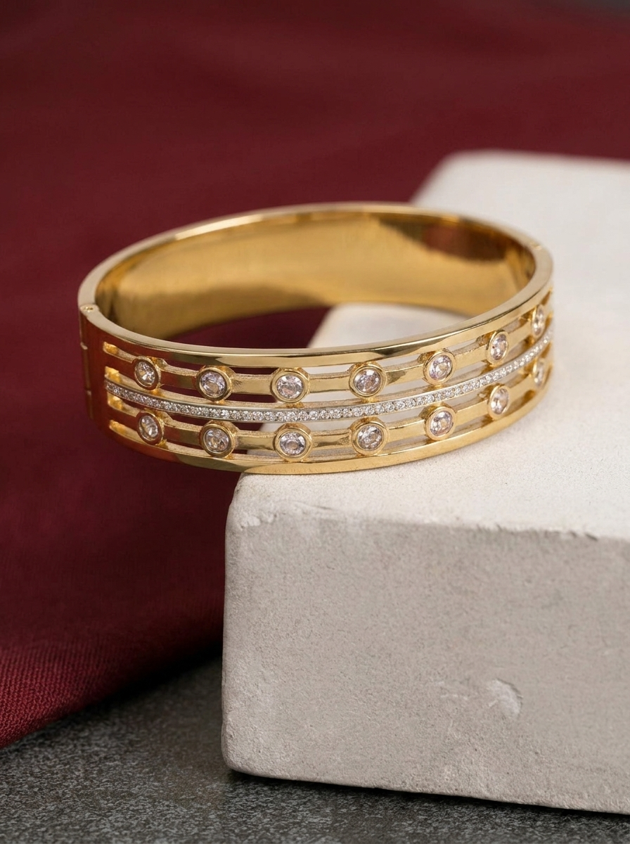 Orbit Line Gold Bangle