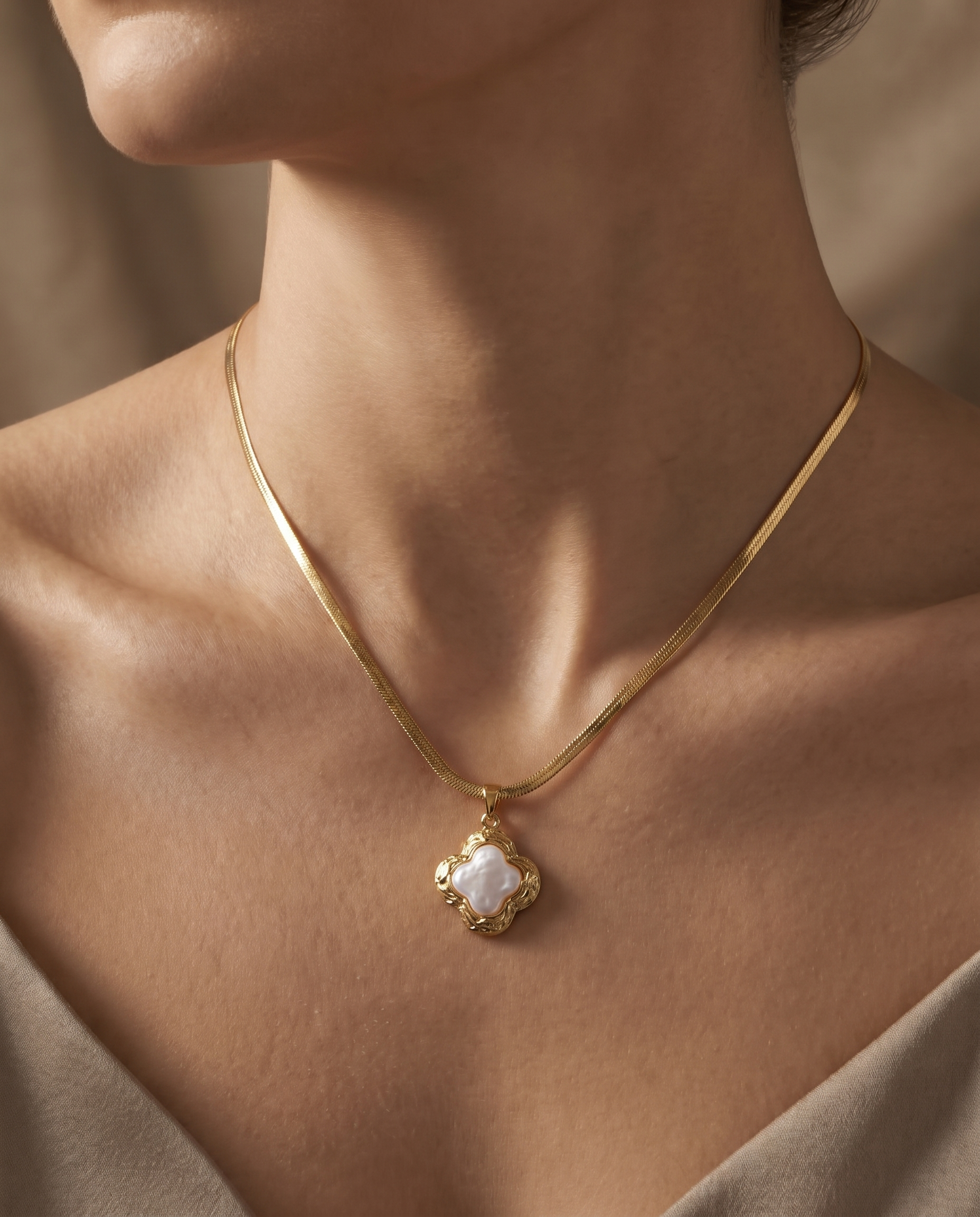 Pearl Clover Pendant Necklace