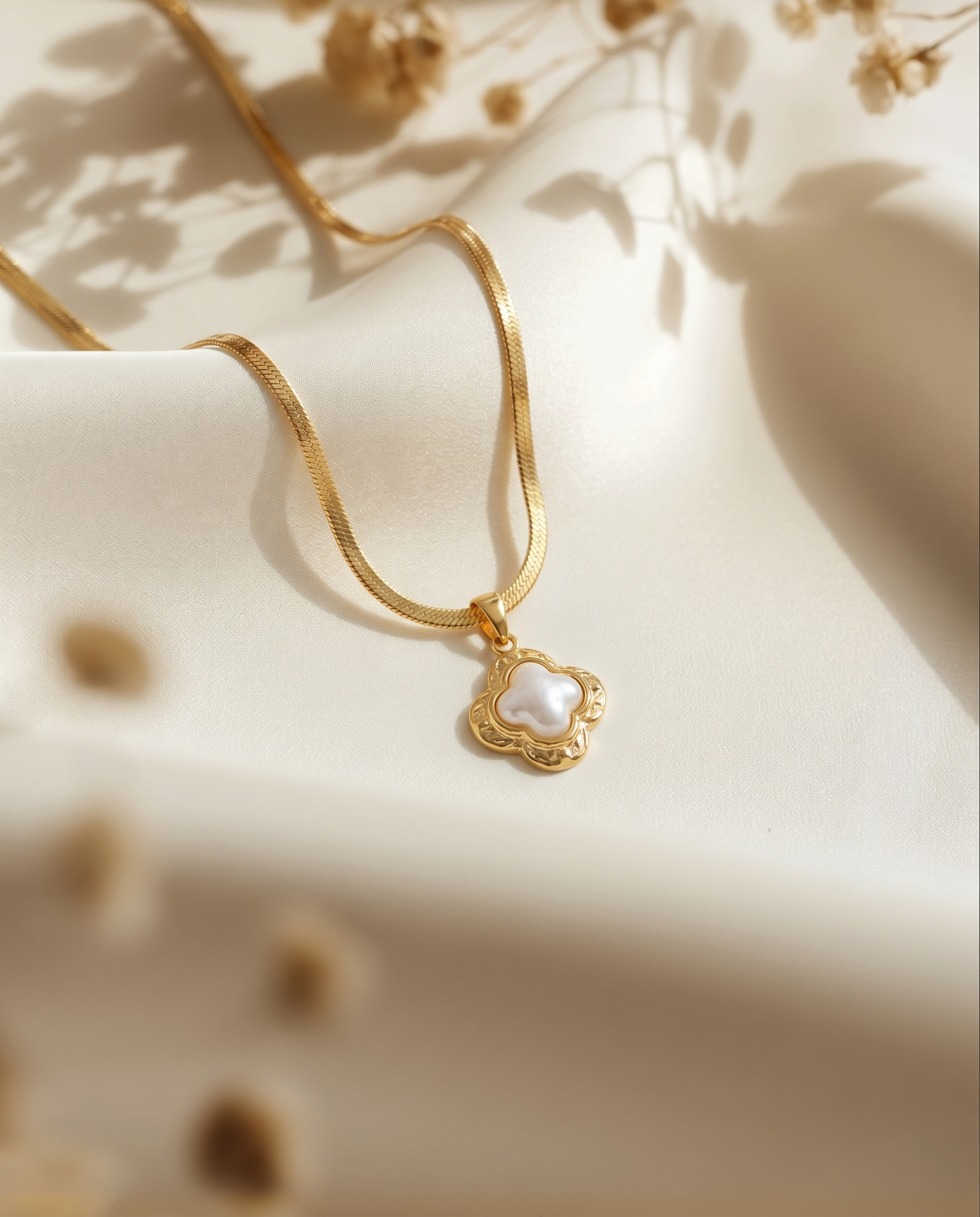 Pearl Clover Pendant Necklace